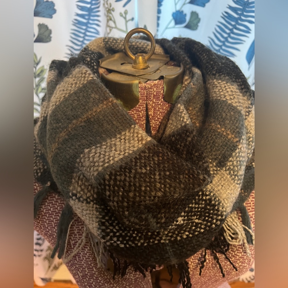 🎁 Loft Scarf - Picture 4 of 5